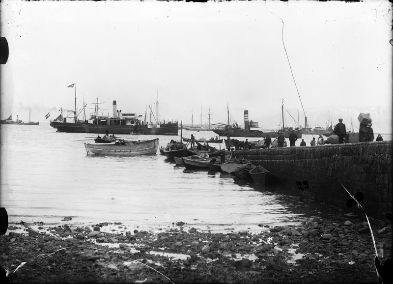 Skip og bátar í Reykjavíkurhöfn á árunum 1910 til 1915. Sjá má Strandferðaskipið Austra sem skipafélagið Thore átti og til hægri er franskur togari frá Boulogne. MYND: Ljósmyndasafn Reykjavíkur/Magnús Ólafsson