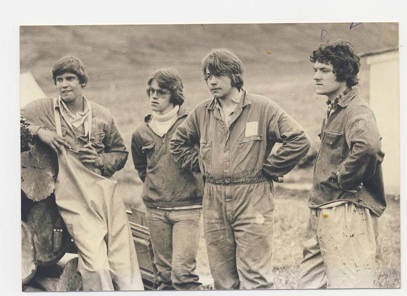 Hásetar á Ægi við steypuvinnu á Horni 1977. Halldór er lengst til hægri.