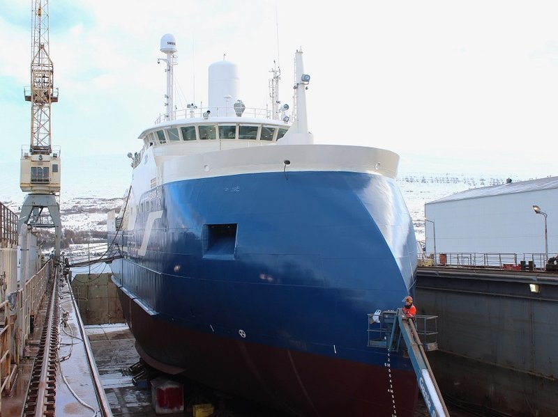Kaldbakur í flotkví Slippsins á Akureyri.