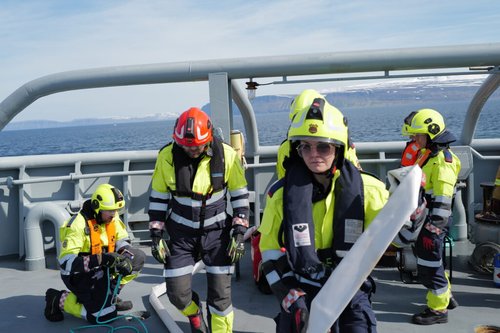 Aðeins eru þrír dagar frá því umfangsmikil fjöldabjörgunaræfing fór fram í Ísafjarðardjúpi. Þá var þessi mynd tekin. Mynd/Landhelgisgæslan