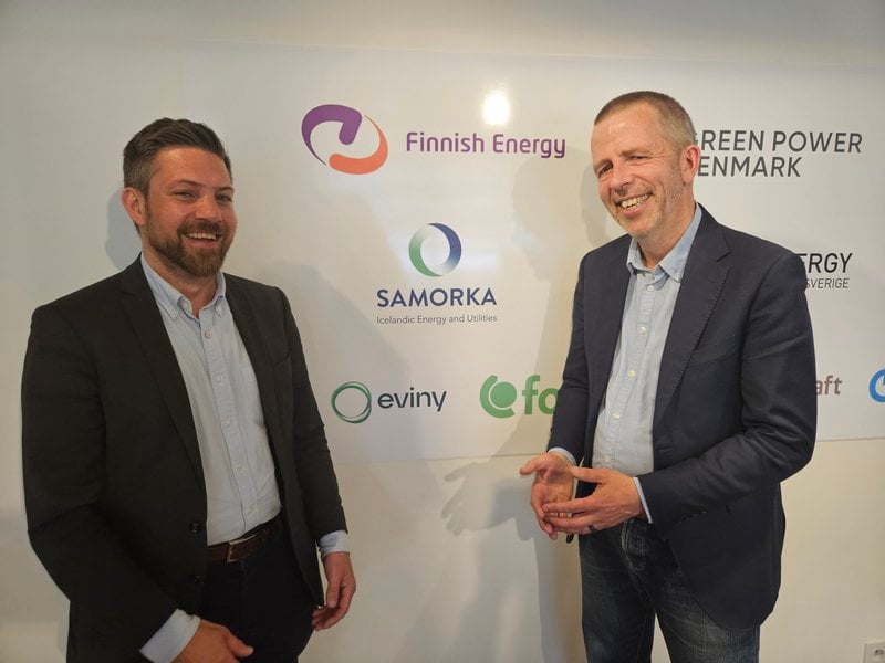 Sveinn með Norðmanninum Niklas Kalvø Tessem frá Renewables Norway á Norrænu orkuskrifstofunni í Brussel.