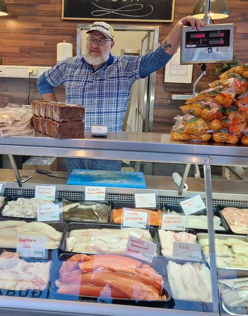 Laxinn í fiskborði Fúsa er úr landeldi. FF Mynd/Garðar