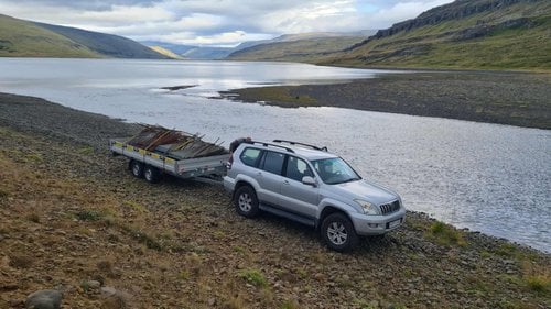 Grindur voru settar upp neðan við Haukadalsvatn. Mynd/SVFR