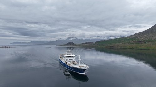 Aðalsteinn Jónsson SU 11 kemur til heimahafnar. Mynd/Hlynur Ársælsson