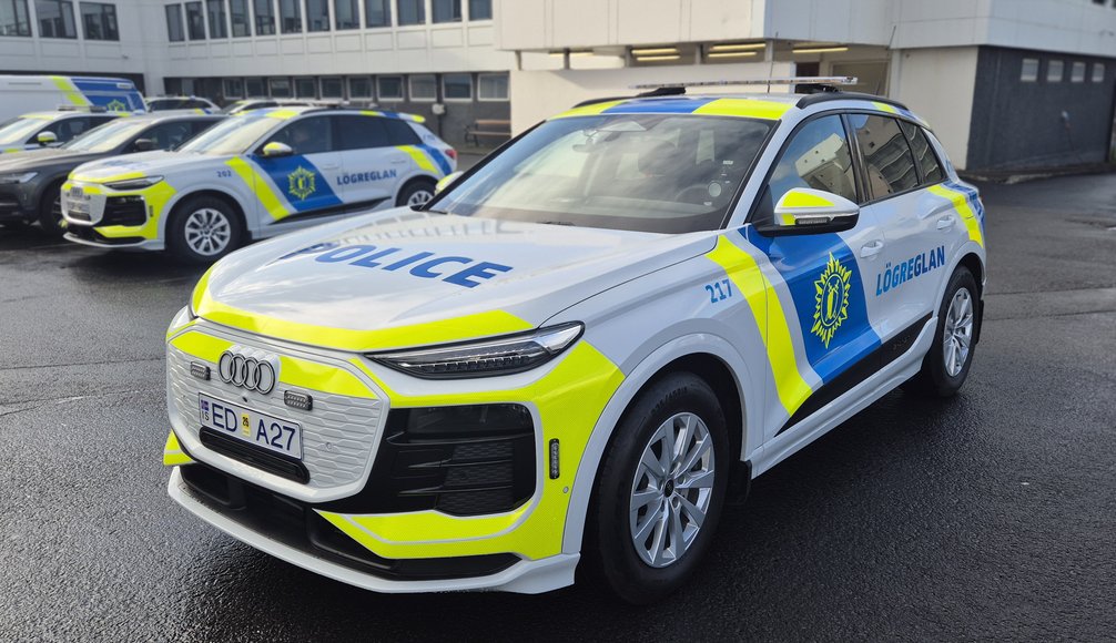Lögreglan komin á Audi lúxus raf­bíla