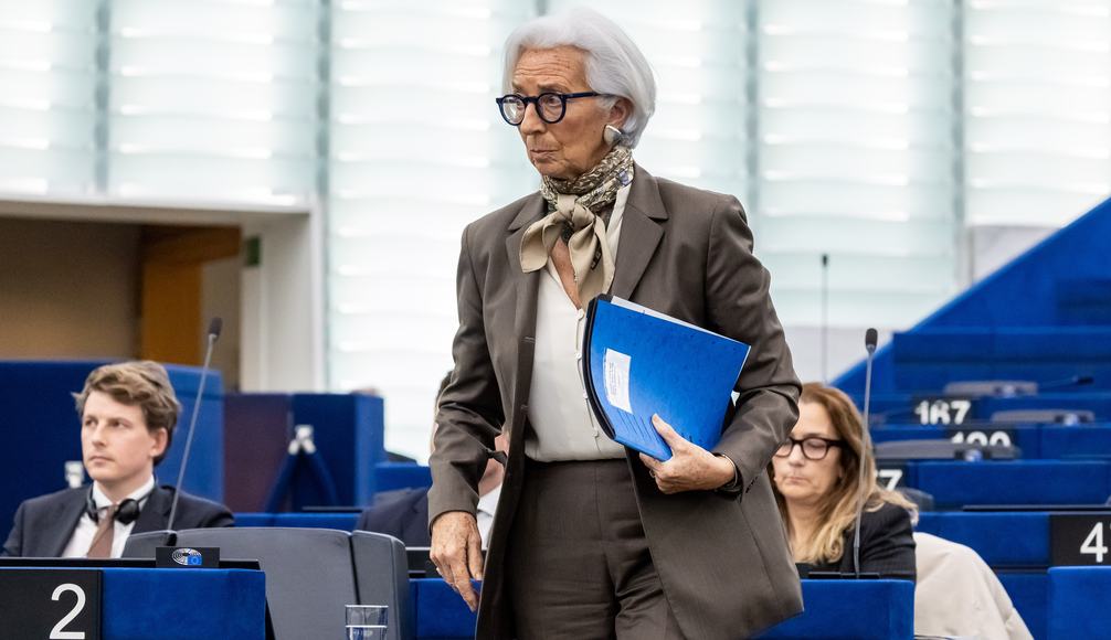 Lagarde hættir í febrúar