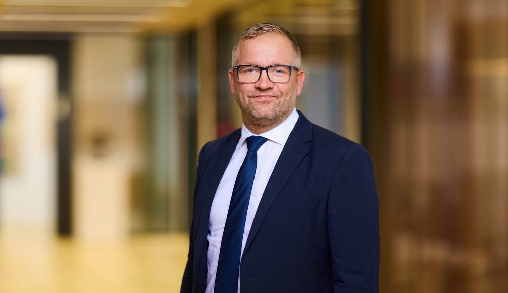 Tekur við Fyrirtækjamiðstöð Íslandsbanka