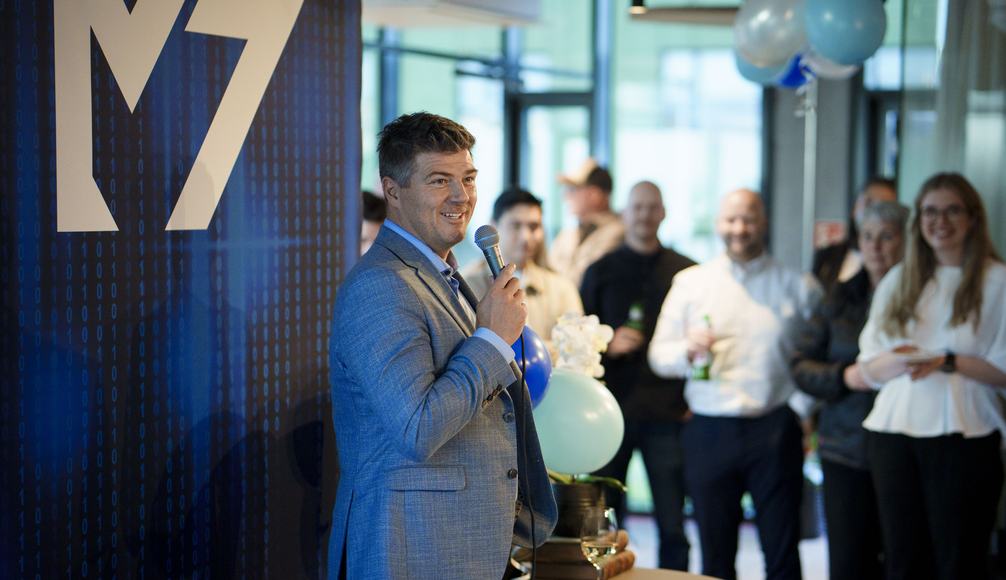 Myndir: M7 flytur í Torfhöllina við Silfursmára